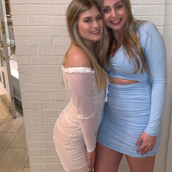 WHITE DRESS - Picture 2 of 4